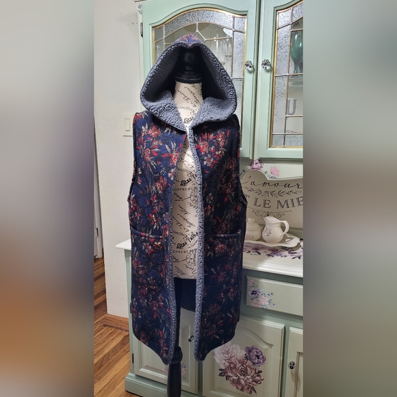 Hooded Sleeveless Fleece-lined Vest - Picture 1 of 8
